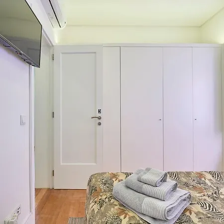 Siyan Saldanha Πανσιόν